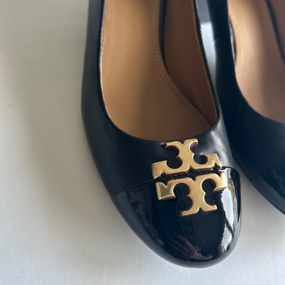 Tory Burch Black Genuine Leather Cap Toe Classic Pumps size 8.5 - Picture 5 of 15
